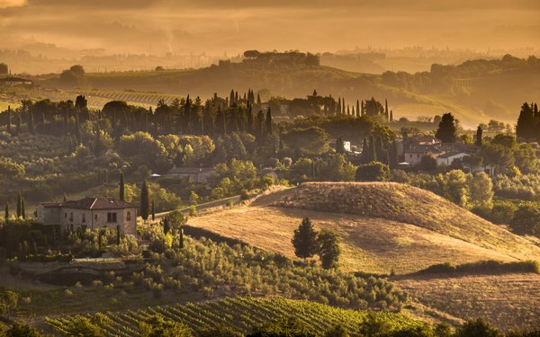 Quels sont les critères pour choisir une location de vacances en Toscane avec des cours de fabrication de pâtes et des visites de vignobles?
